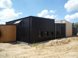 Bardage de façade en acier et aluminium